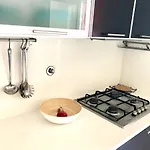 Luxury Part Of The - Modern With Airconditioning - Near Subway דירה