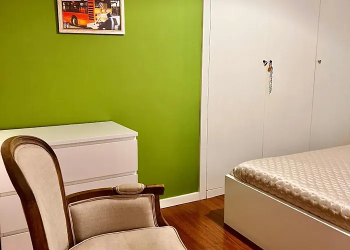 Luxury Part Of The - Modern With Airconditioning - Near Subway Apartment *