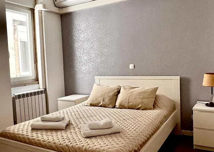 Luxury Part Of The - Modern With Airconditioning - Near Subway Apartment *