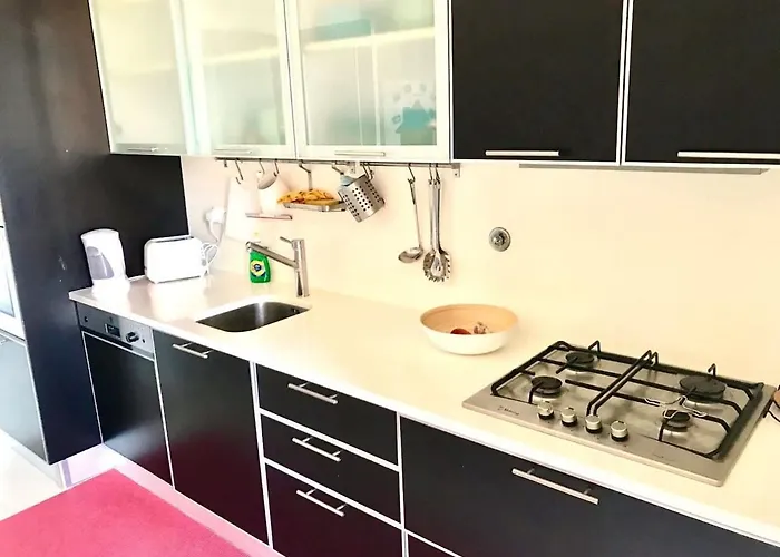 Luxury Part Of The - Modern With Airconditioning - Near Subway Apartment *