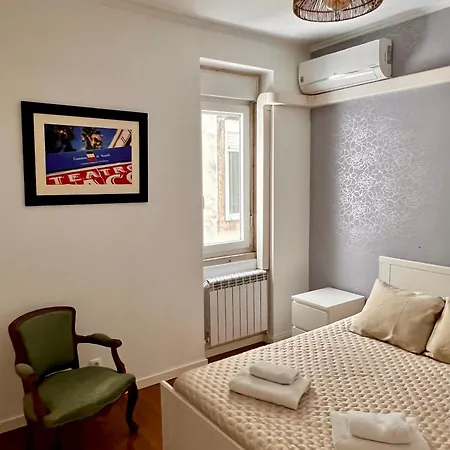 Luxury Part Of The - Modern With Airconditioning - Near Subway Apartament